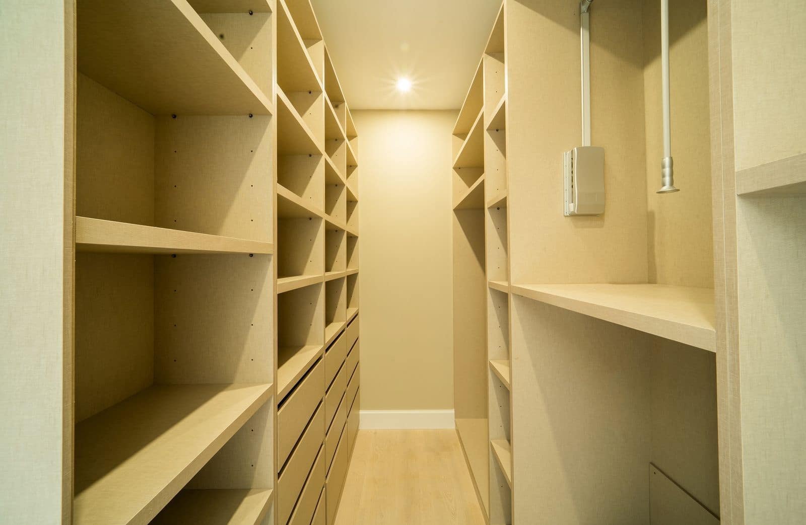 6 bedroom Villa for sale in Benahavis - € 3,700,000 (Ref: 9456103)