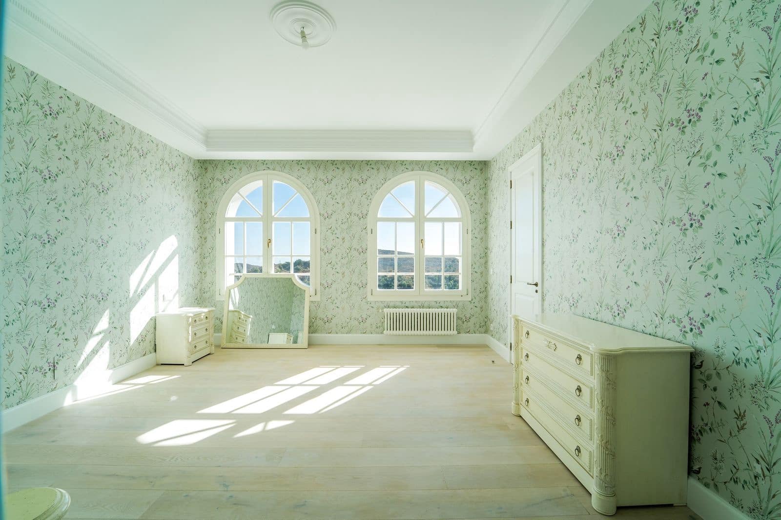 6 bedroom Villa for sale in Benahavis - € 3,700,000 (Ref: 9456103)