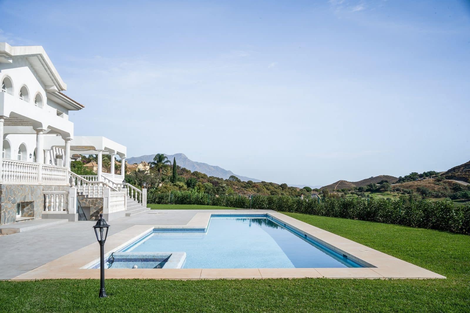 6 bedroom Villa for sale in Benahavis - € 3,700,000 (Ref: 9456103)