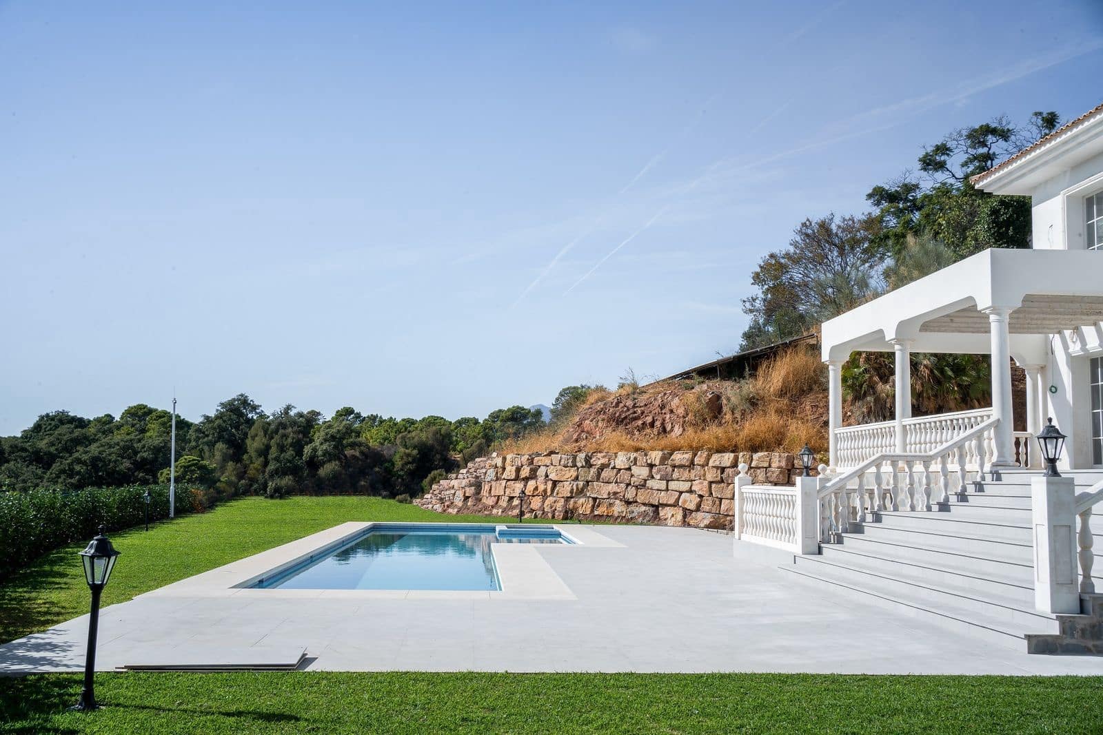 6 bedroom Villa for sale in Benahavis - € 3,700,000 (Ref: 9456103)