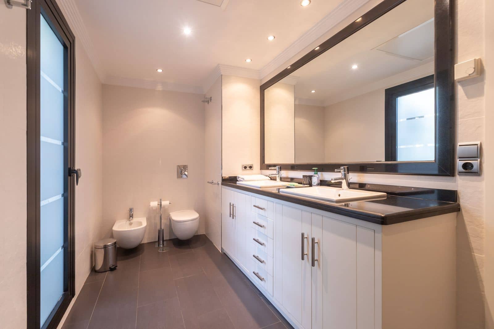 3 bedroom Apartment for sale in Elviria - € 795,000 (Ref: 9456117)