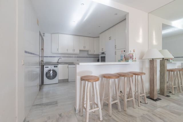 3 bedroom Apartment for sale in Elviria, Marbella - € 795,000 (Ref: 9456117)