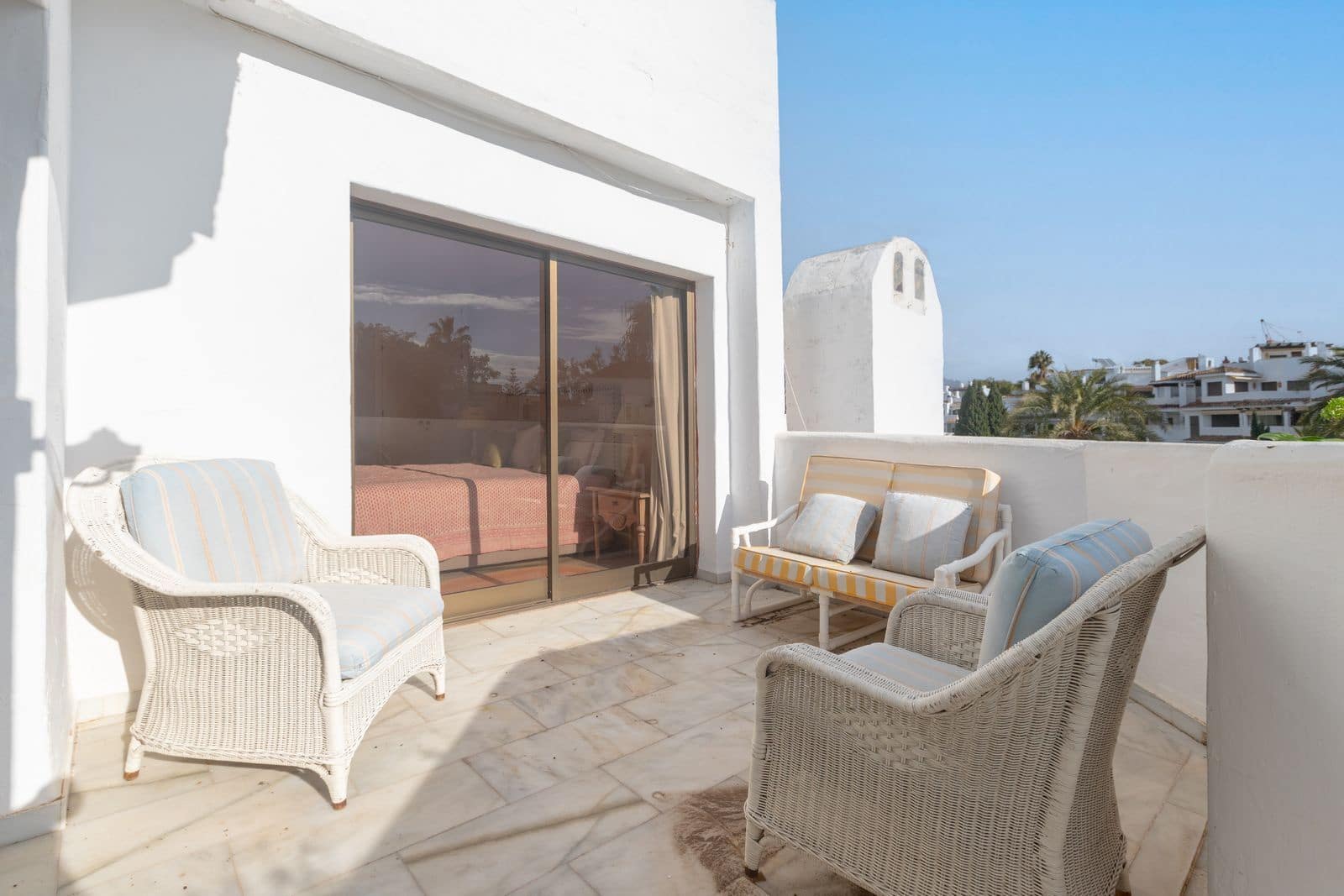 3 bedroom Apartment for sale in Elviria - € 795,000 (Ref: 9456117)