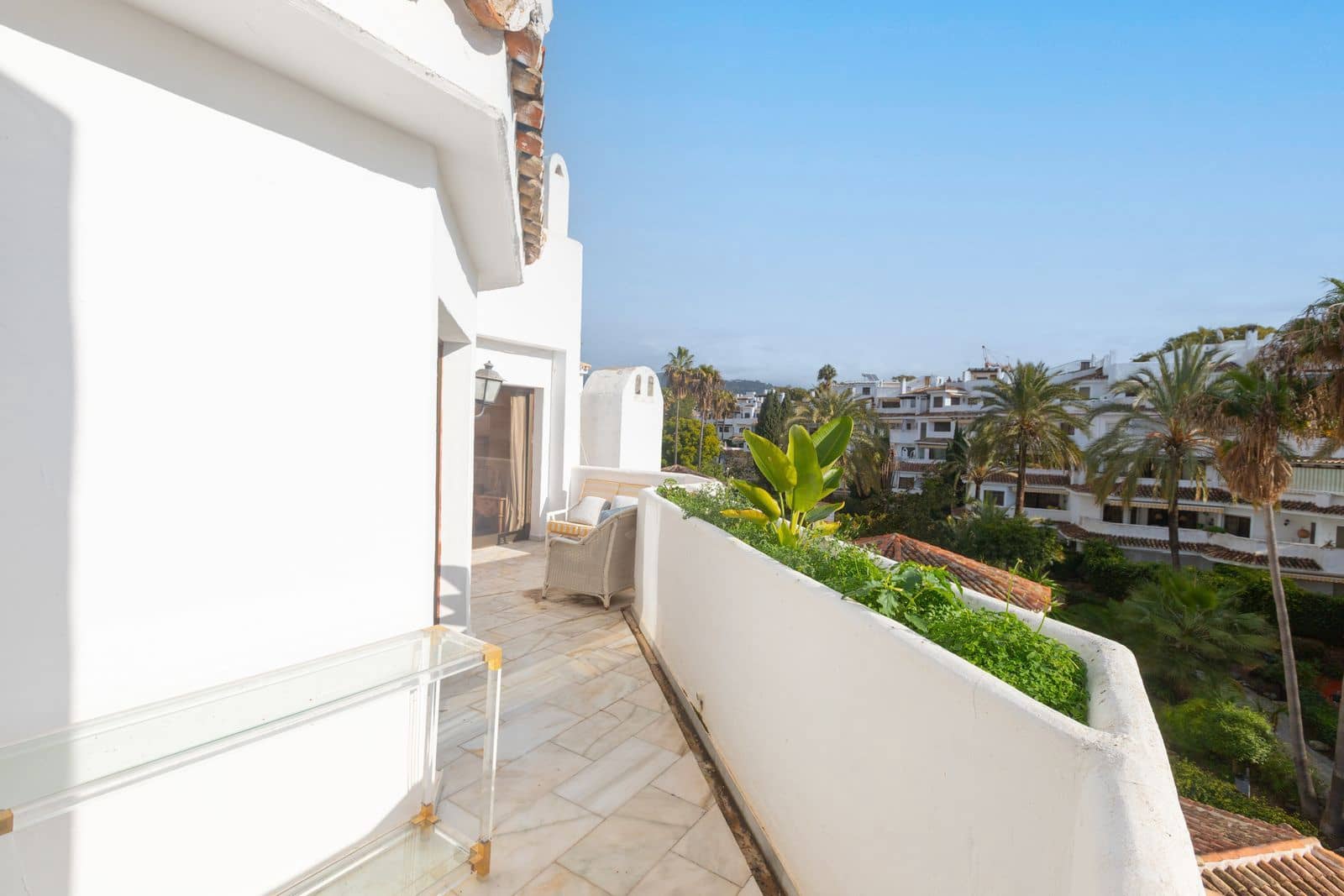 3 bedroom Apartment for sale in Elviria - € 795,000 (Ref: 9456117)