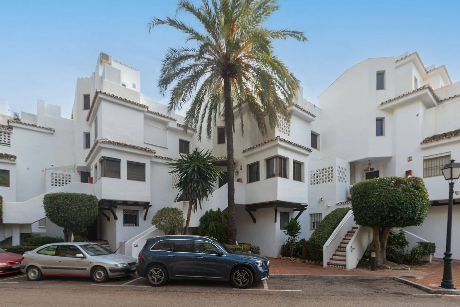 3 bedroom Apartment for sale in Elviria - € 795,000 (Ref: 9456117)