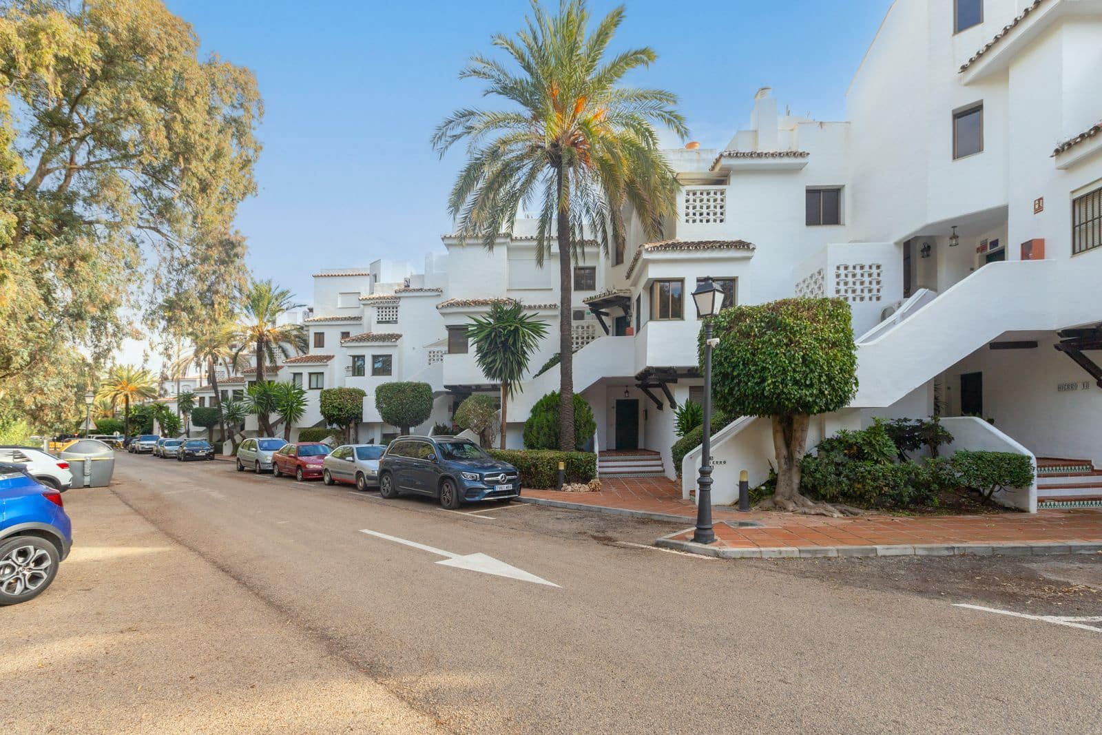 3 bedroom Apartment for sale in Elviria - € 795,000 (Ref: 9456117)