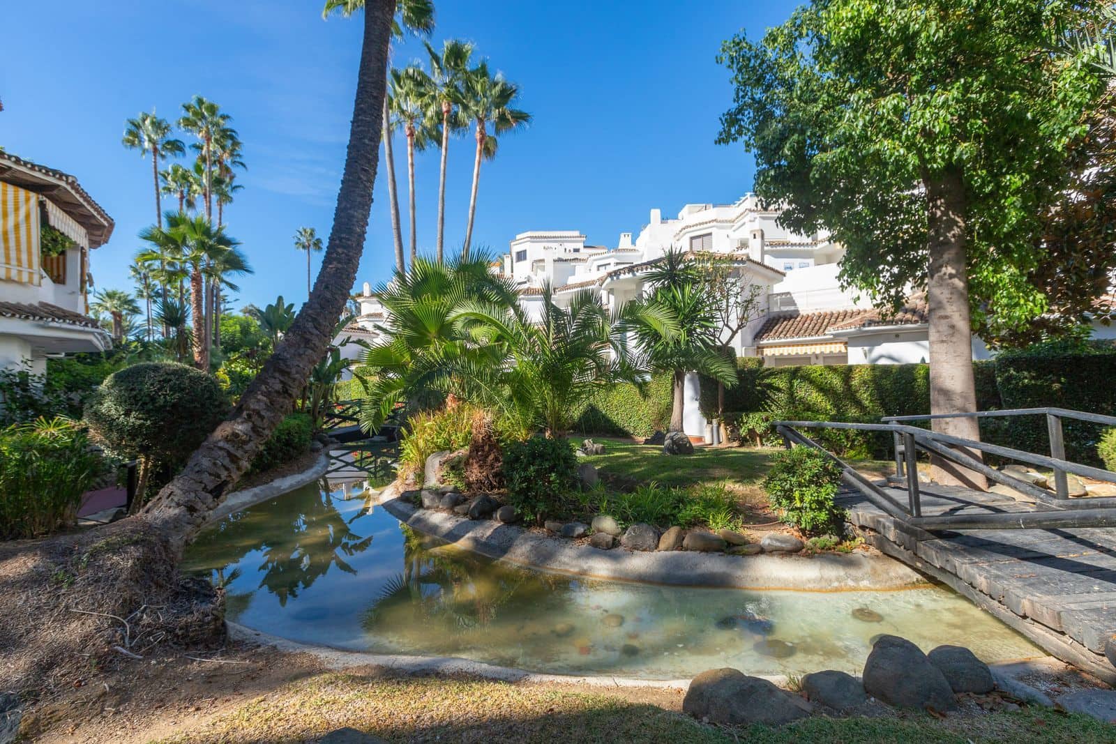 3 bedroom Apartment for sale in Elviria - € 795,000 (Ref: 9456117)