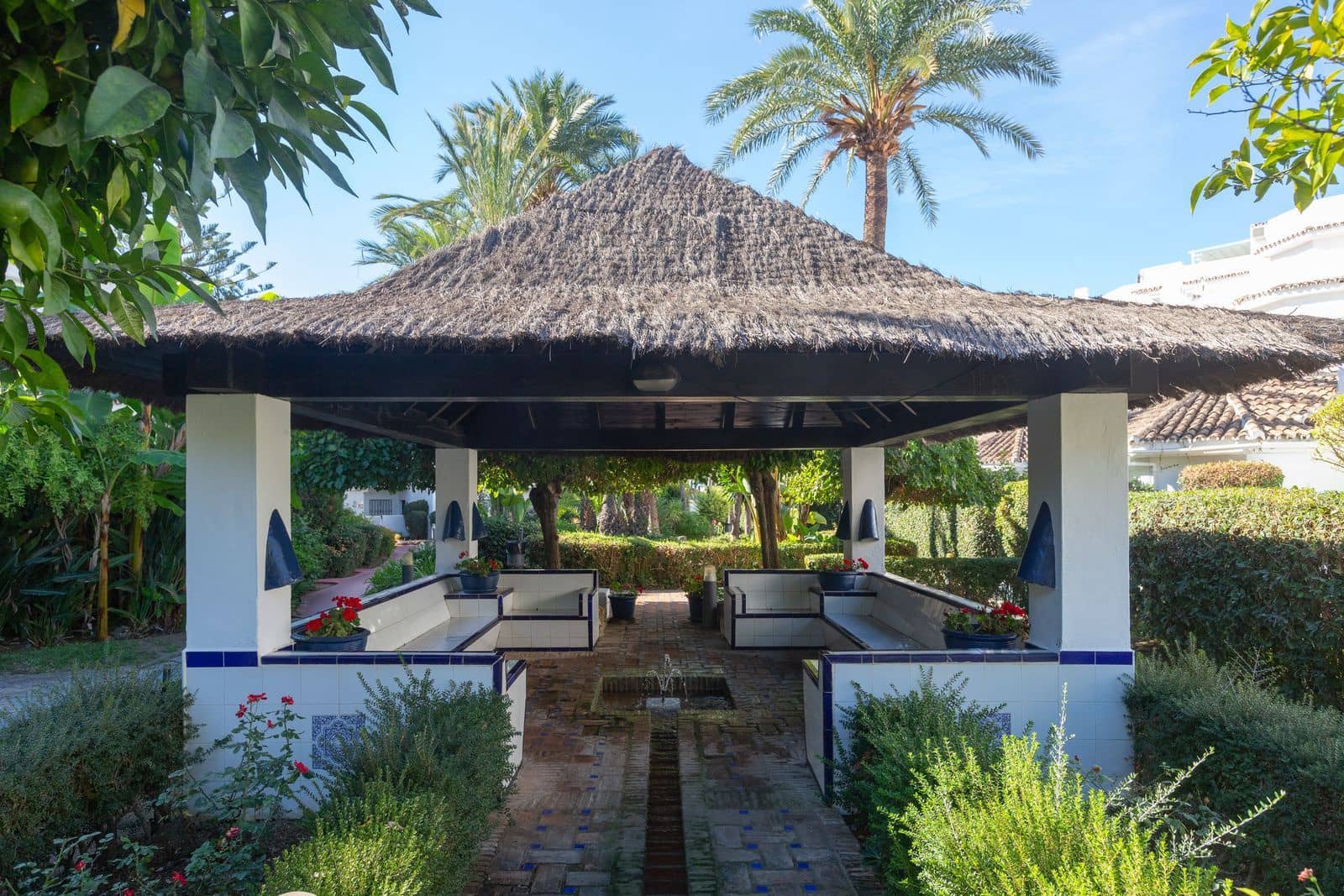 3 bedroom Apartment for sale in Elviria - € 795,000 (Ref: 9456117)