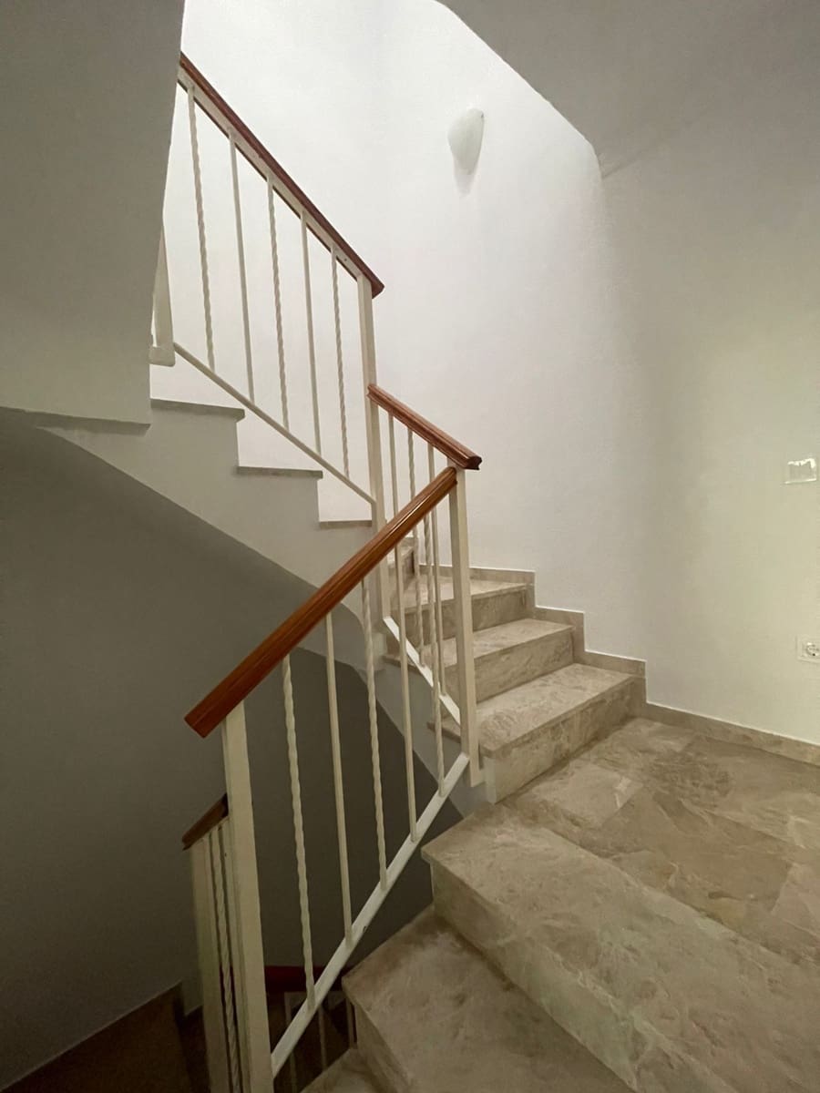 Casa de 4 habitaciones en Casares en venta - 550.000 € (Ref: 9468338)