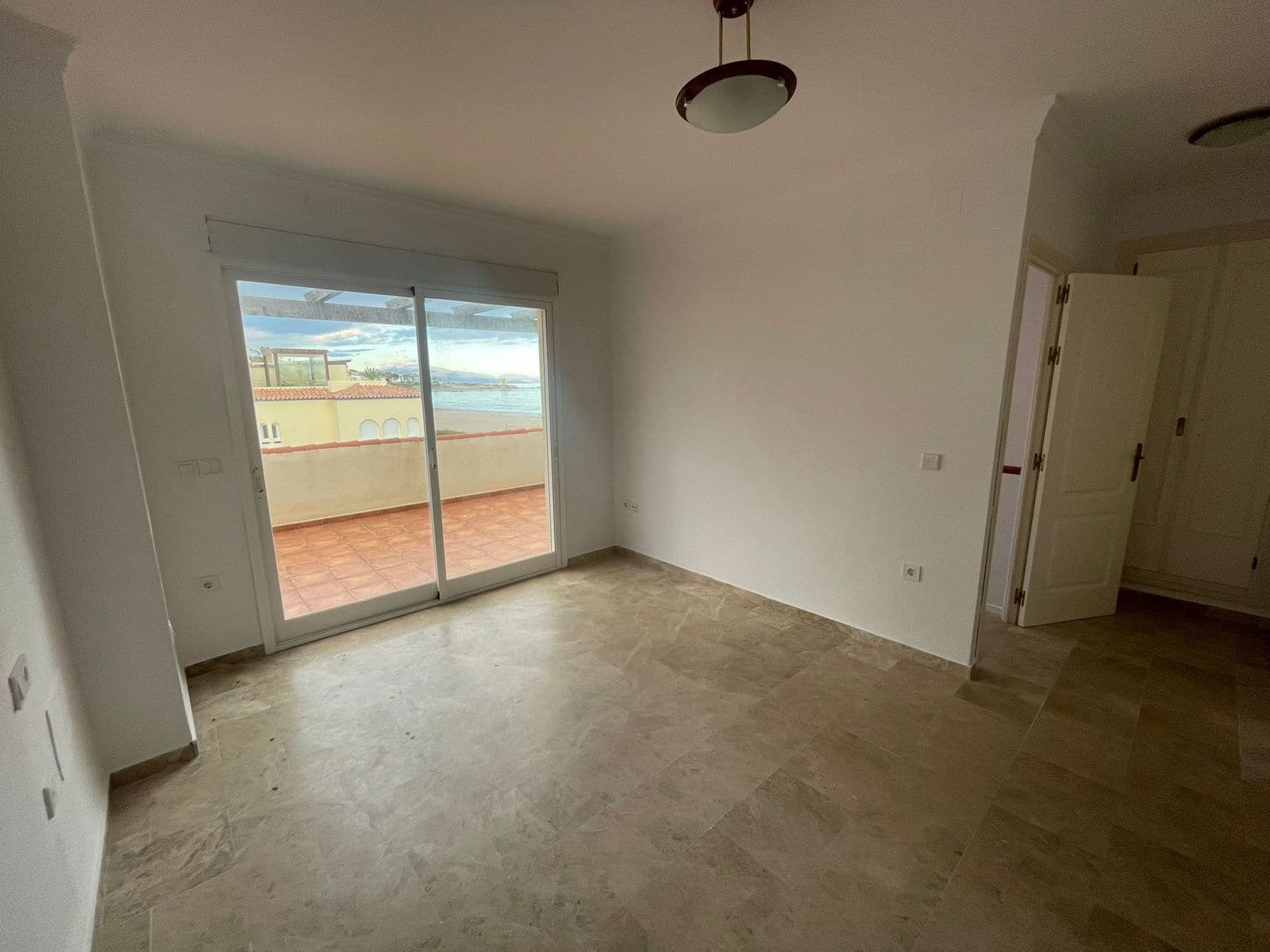 Casa de 4 habitaciones en Casares en venta - 550.000 € (Ref: 9468338)