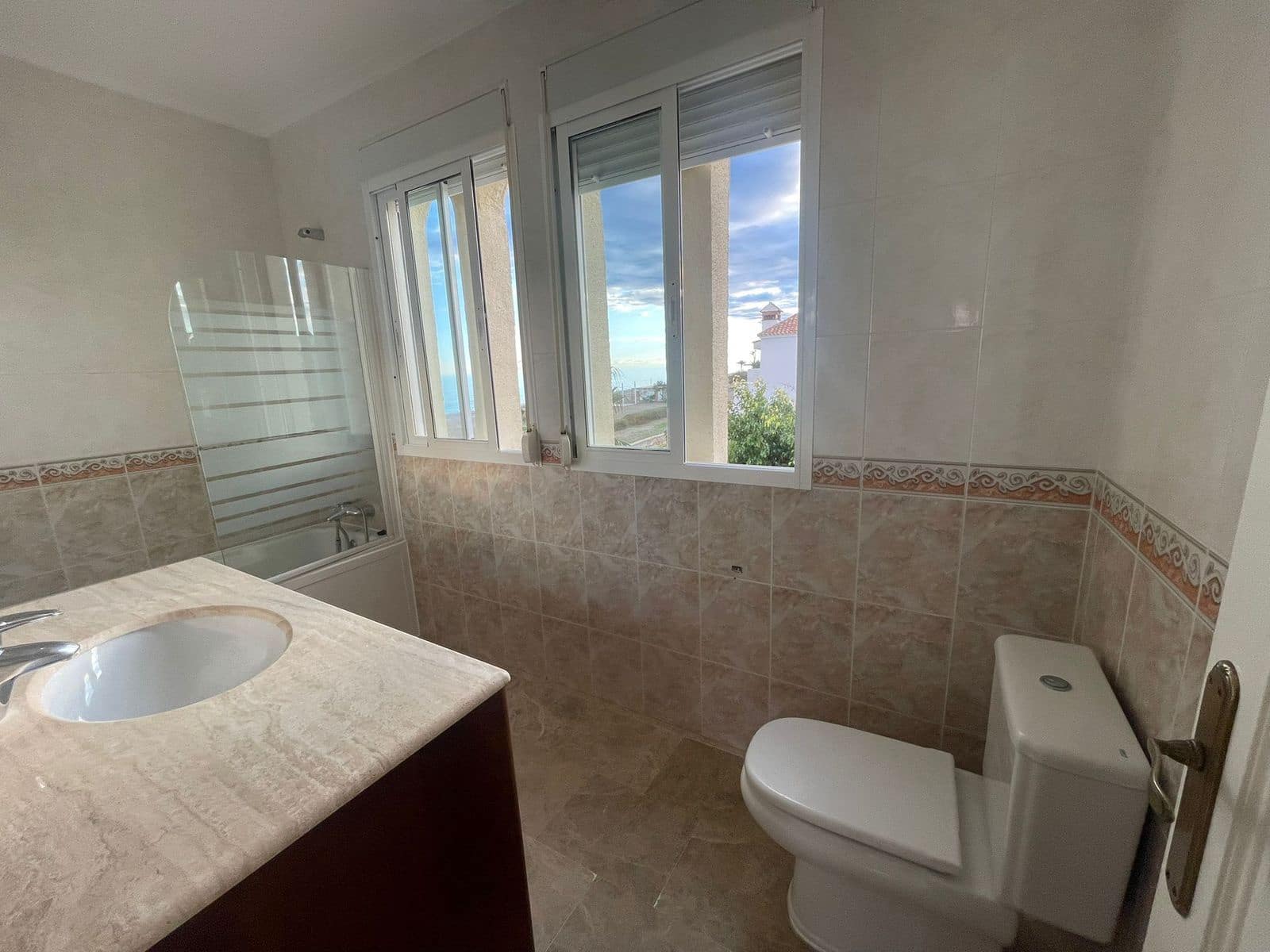 Casa de 4 habitaciones en Casares en venta - 550.000 € (Ref: 9468338)