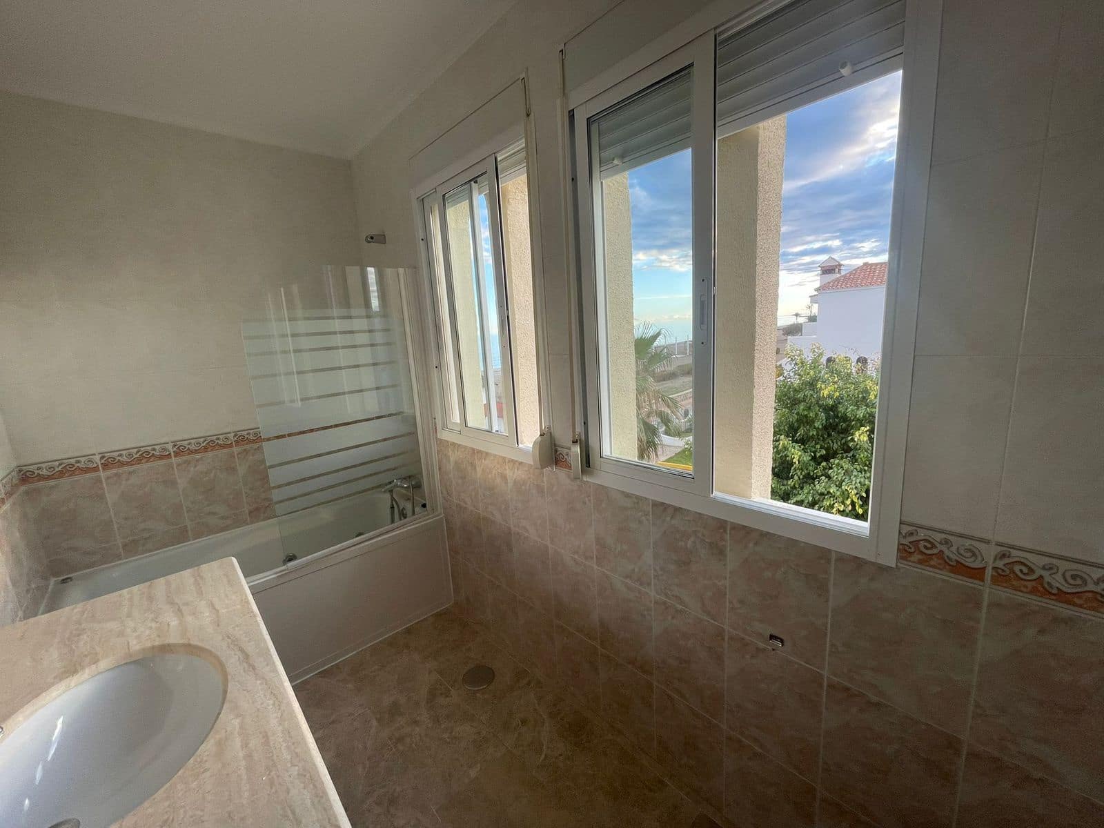 Casa de 4 habitaciones en Casares en venta - 550.000 € (Ref: 9468338)