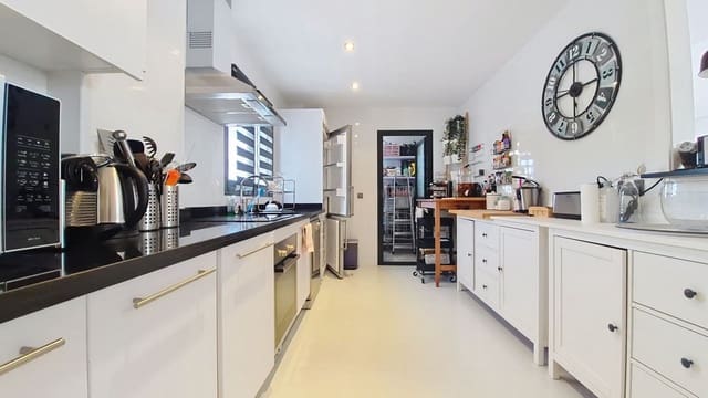 4 sovrum Takvåning till salu i Casares - 440 000 € (Ref: 9468345)