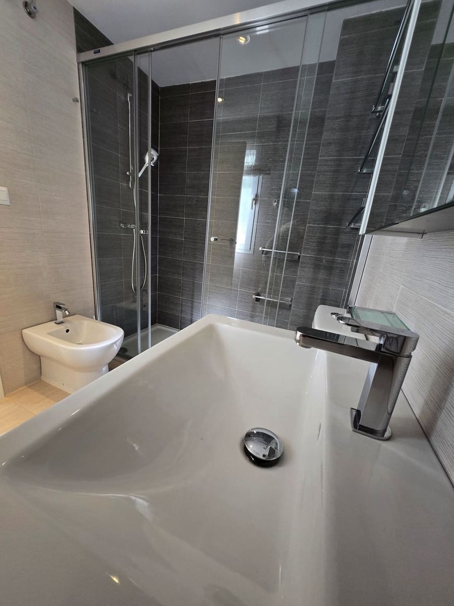 Apartamento de 2 habitaciones en Nueva Andalucia en venta - 570.000 € (Ref: 9468346)