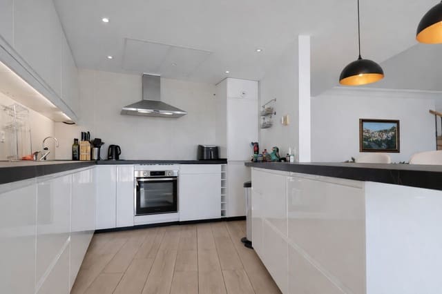 3 sypialnia Dom na sprzedaż w La Heredia, Benahavís - 725 000 € (Ref: 9468349)