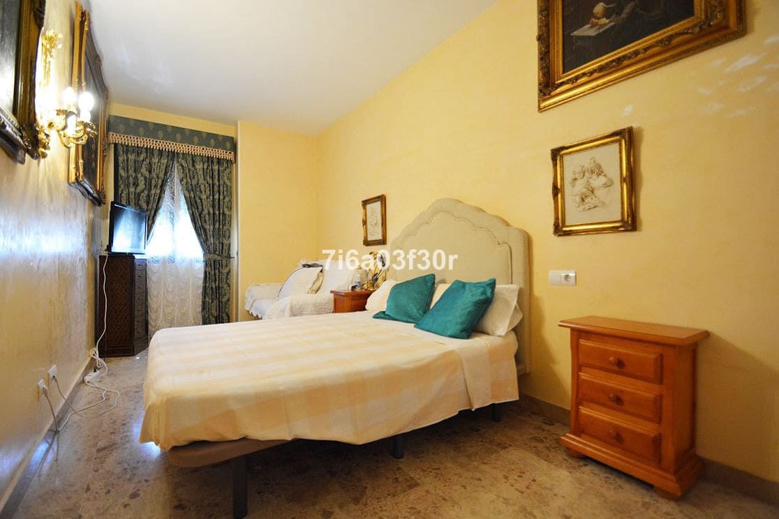 Apartamento de 3 habitaciones en San Pedro de Alcantara en venta - 490.000 € (Ref: 9468350)