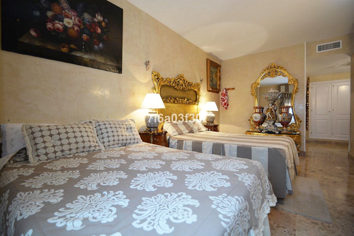 Apartamento de 3 habitaciones en San Pedro de Alcantara en venta - 490.000 € (Ref: 9468350)