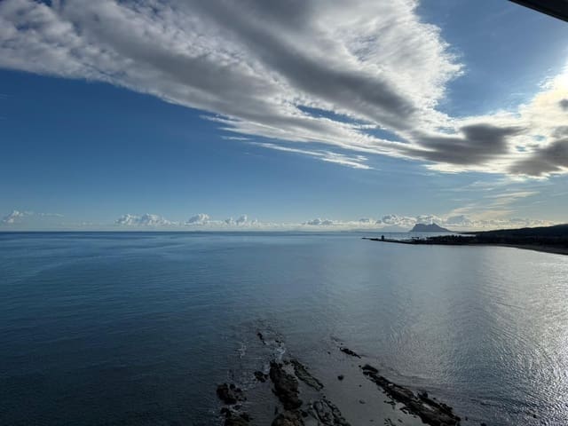 2 Zimmer Apartment zu verkaufen in Torreguadiaro, San Roque - 410.000 € (Ref: 9468351)