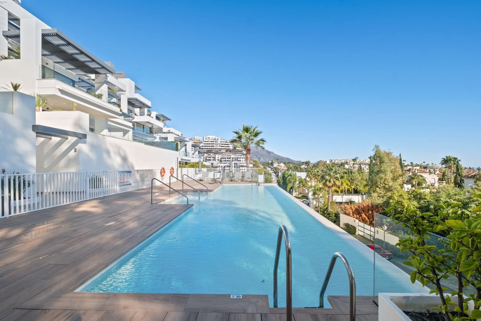 Apartamento de 2 habitaciones en La Quinta en venta - 950.000 € (Ref: 9468359)