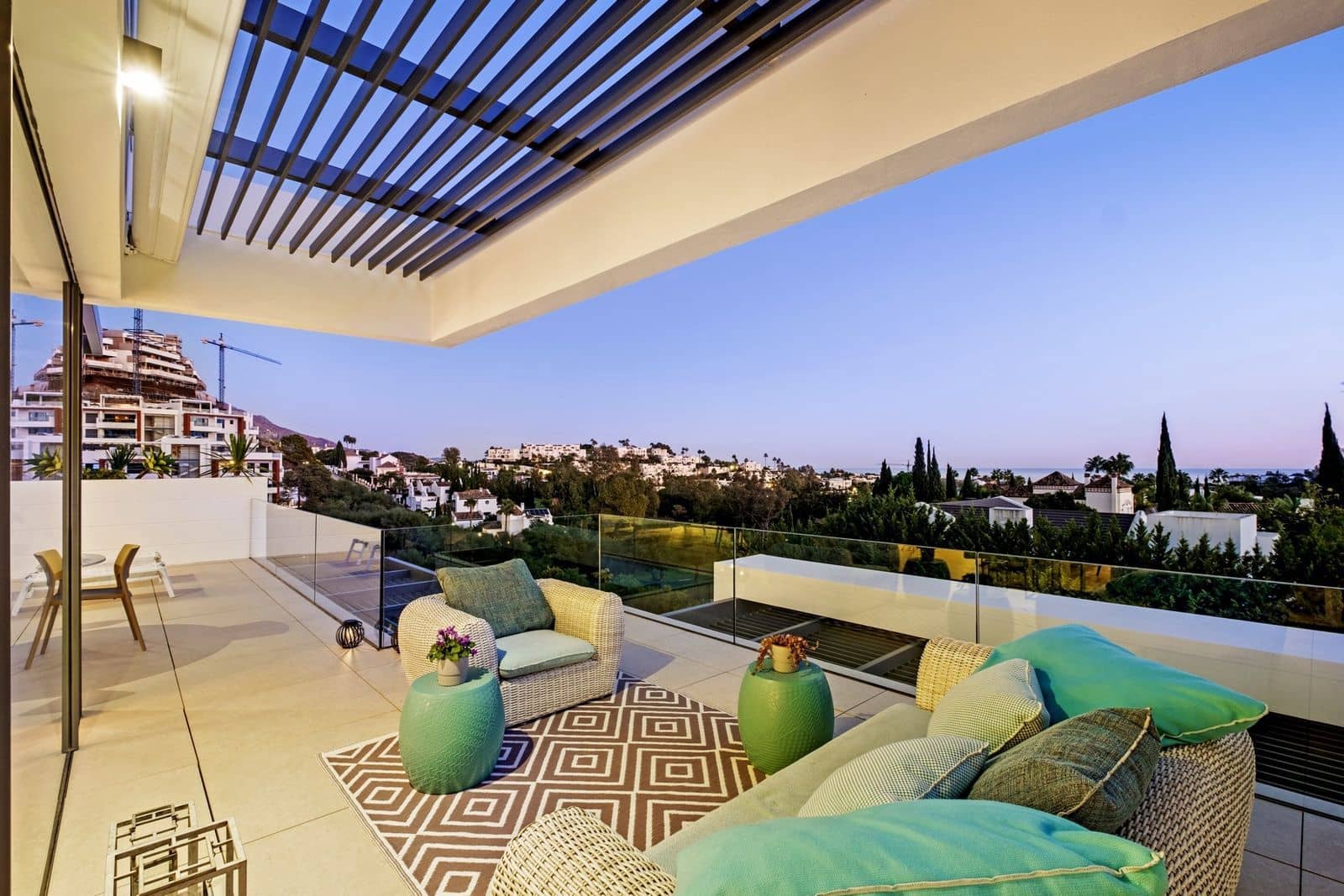 Apartamento de 2 habitaciones en La Quinta en venta - 950.000 € (Ref: 9468359)