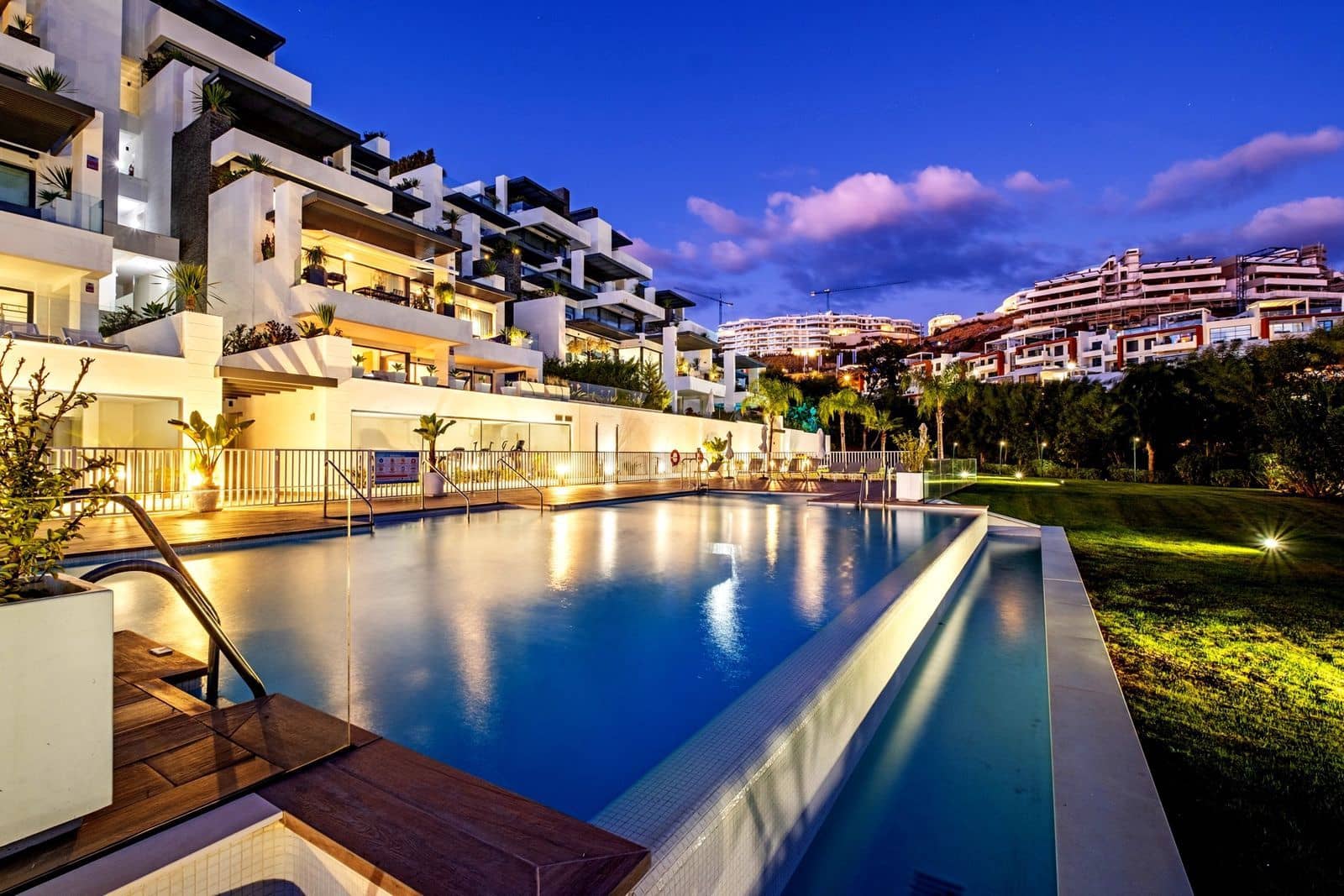 Apartamento de 2 habitaciones en La Quinta en venta - 950.000 € (Ref: 9468359)