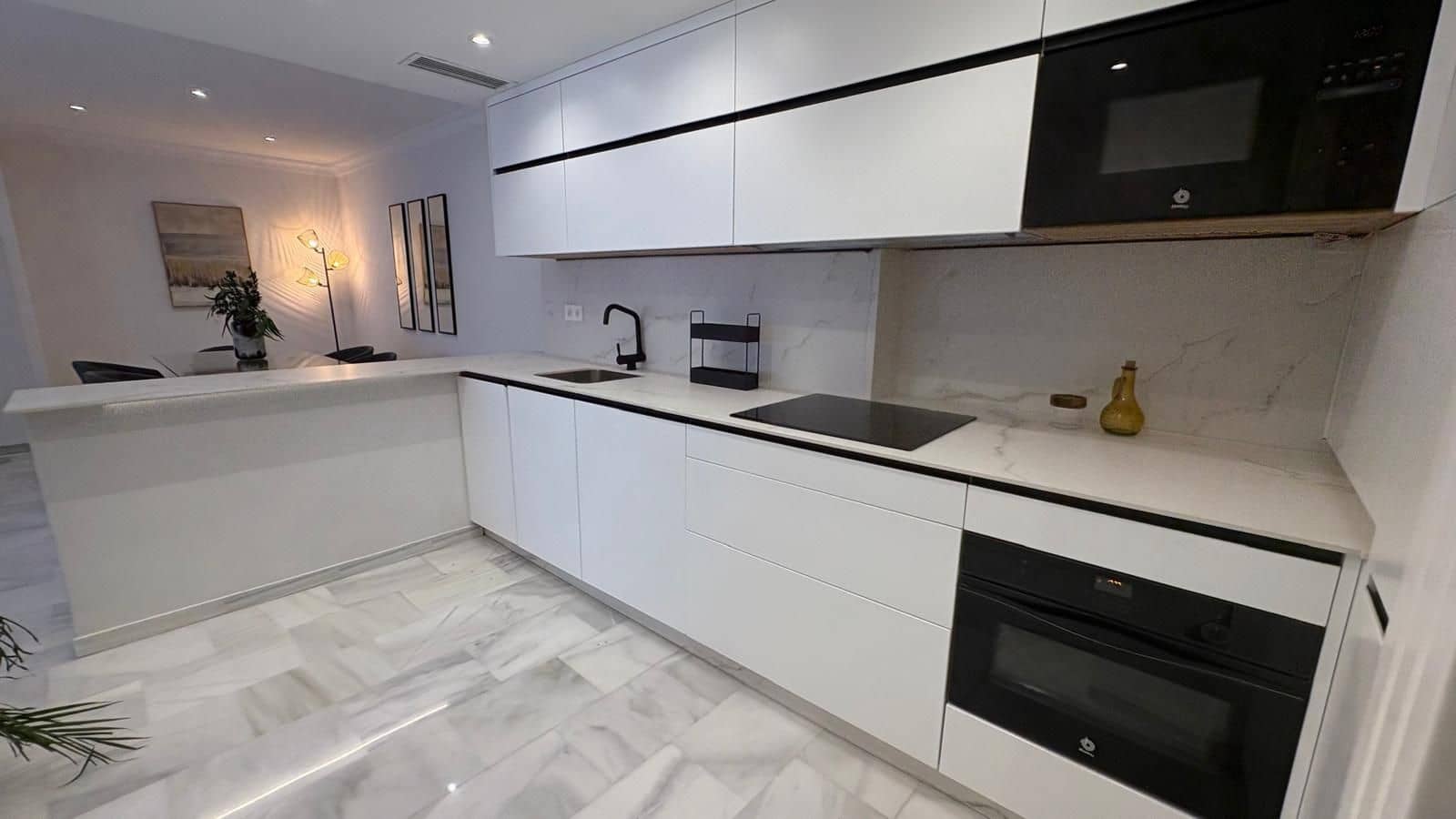 Apartamento de 2 habitaciones en Marbella en venta - 465.000 € (Ref: 9468360)