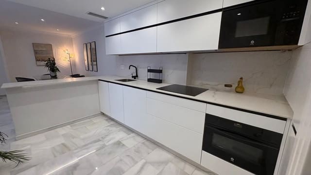 Apartamento de 2 habitaciones en Marbella en venta - 465.000 € (Ref: 9468360)