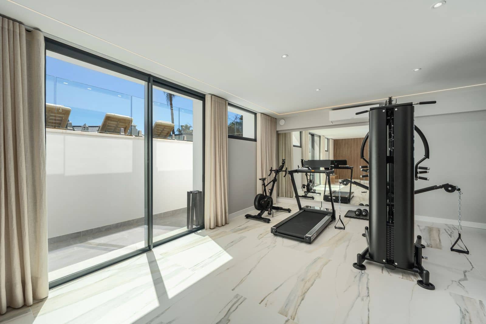 Chalet de 5 habitaciones en Golden Mile en venta - 7.550.000 € (Ref: 9468364)