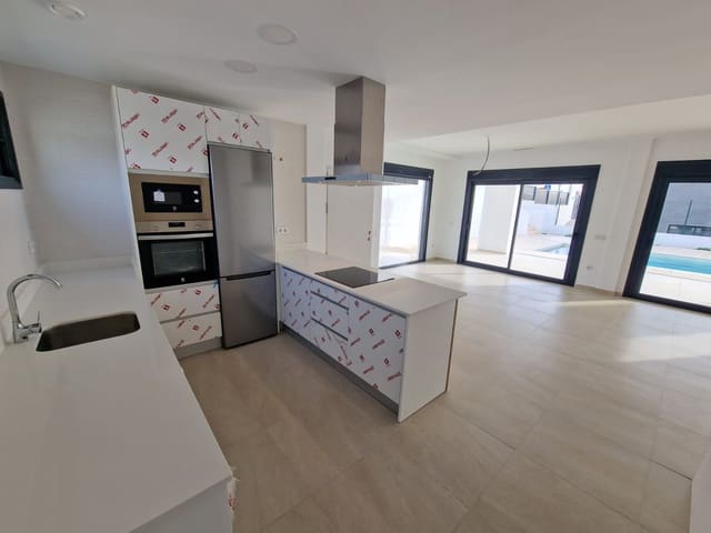 4 Zimmer Villa zu verkaufen in Manilva - 730.000 € (Ref: 9468365)