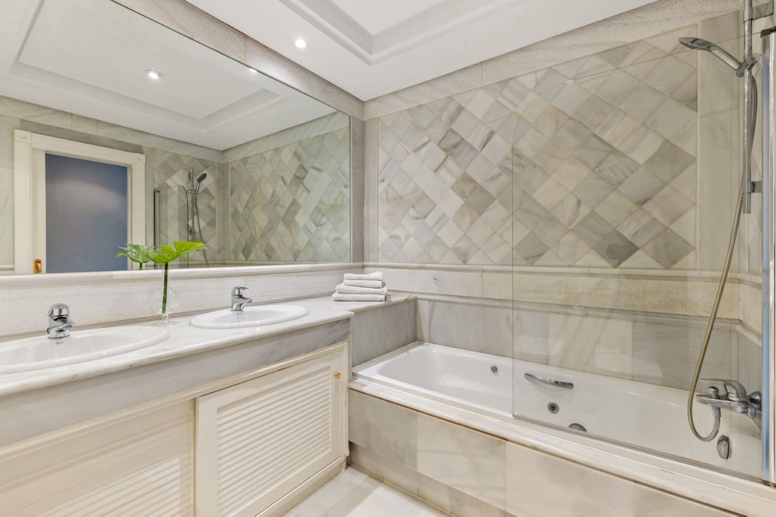 2 quarto Apartamento para venda em Golden Mile - 1 210 000 € (Ref: 9468367)