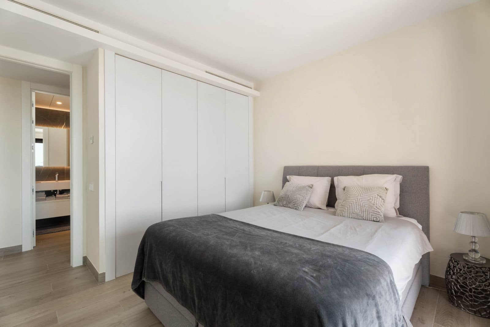 2 quarto Apartamento para venda em Benahavis - 850 000 € (Ref: 9468389)