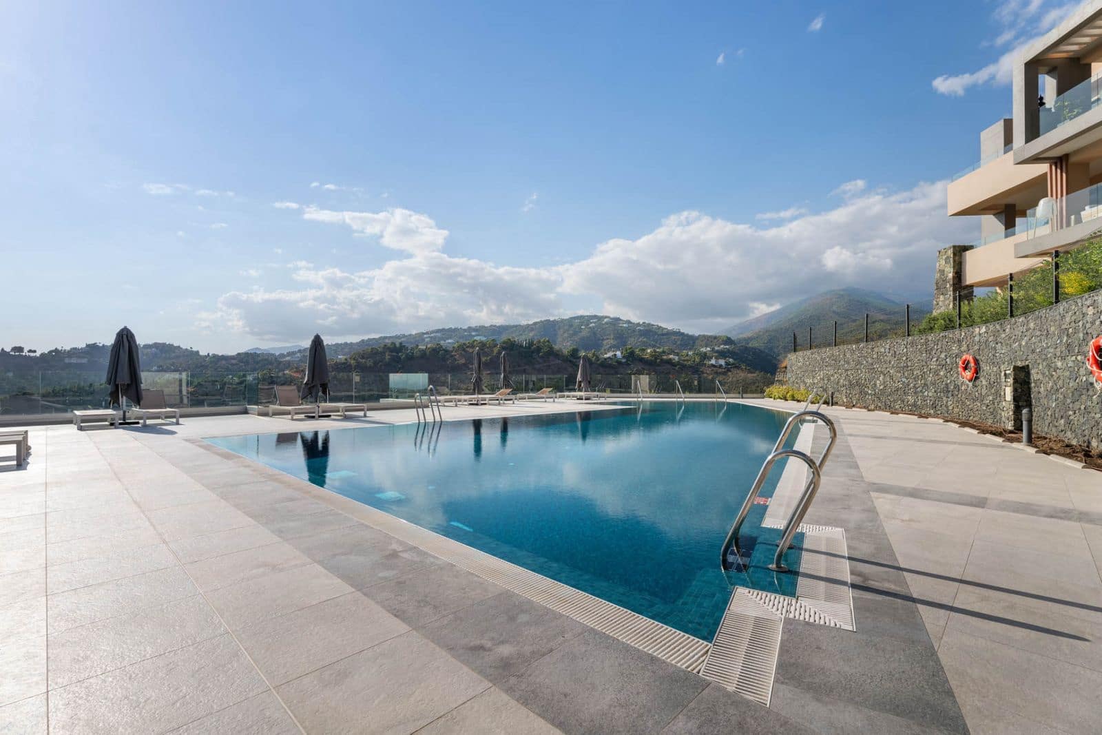 2 quarto Apartamento para venda em Benahavis - 850 000 € (Ref: 9468389)