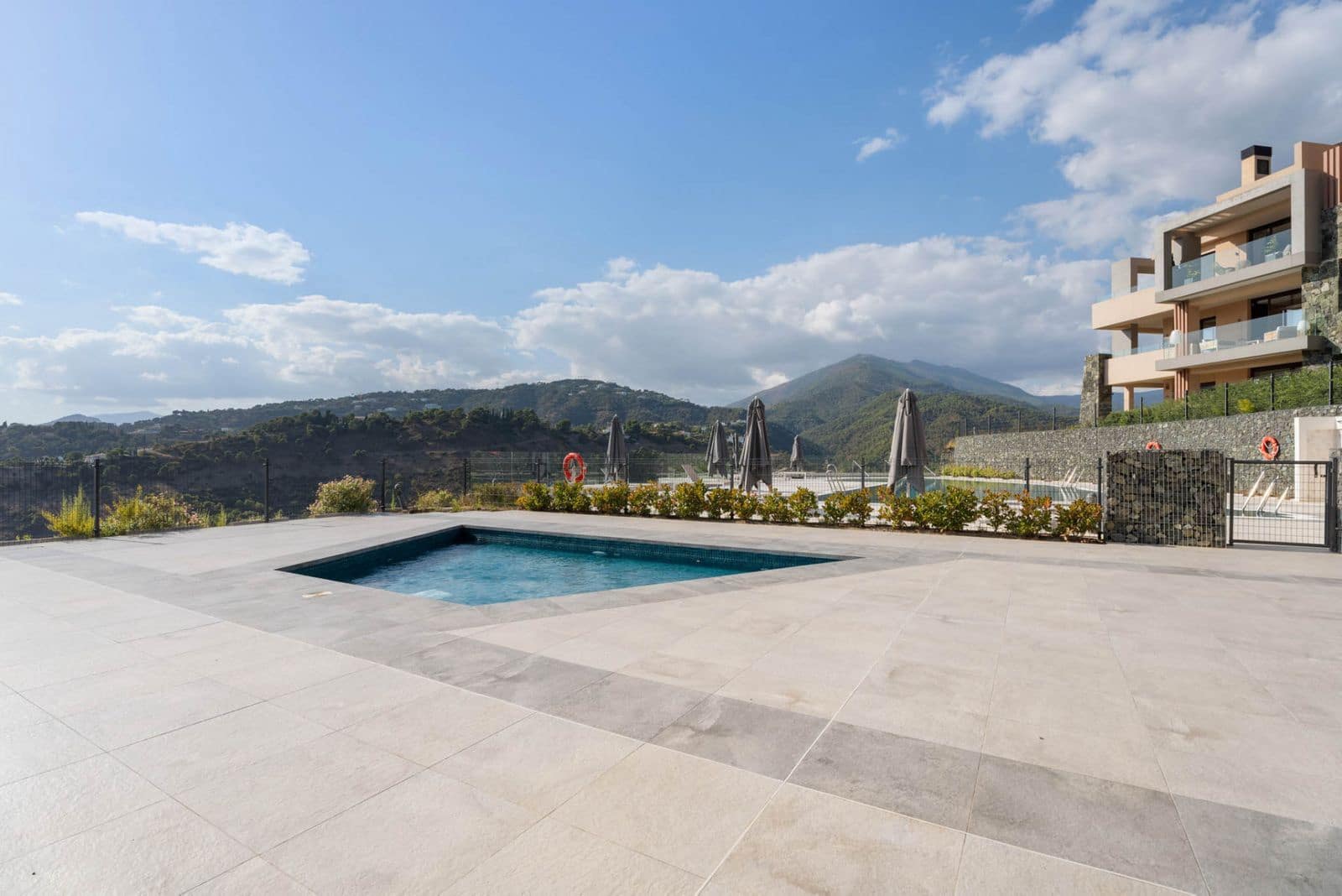 2 quarto Apartamento para venda em Benahavis - 850 000 € (Ref: 9468389)