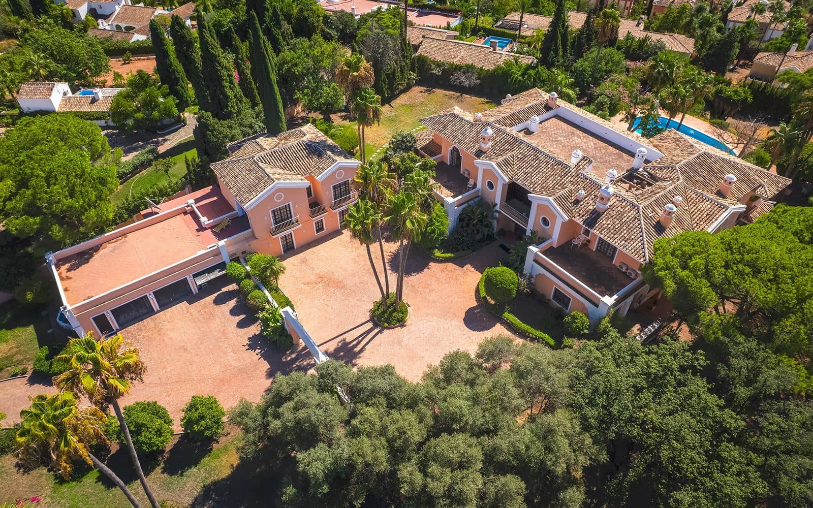 20 bedroom Villa for sale in Golden Mile - € 21,000,000 (Ref: 9468390)