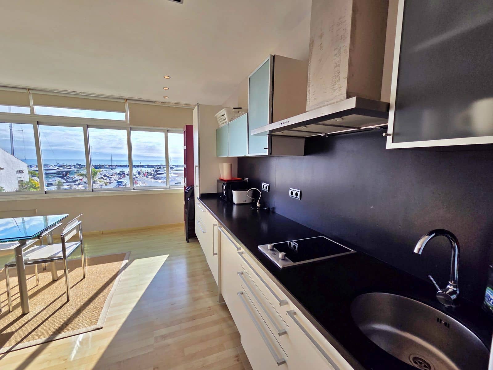 Yksiö myytävänä paikassa Puerto Banus - 650 000 € (Ref: 9468393)