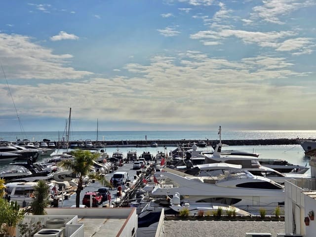 Yksiö myytävänä paikassa Puerto Banus, Marbella - 650 000 € (Ref: 9468393)