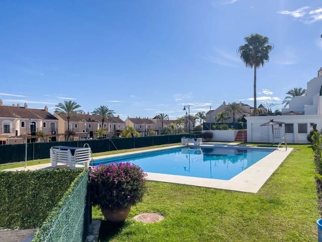 3 quarto Casa em Banda para venda em El Paraiso, Estepona - 625 000 € (Ref: 9468394)