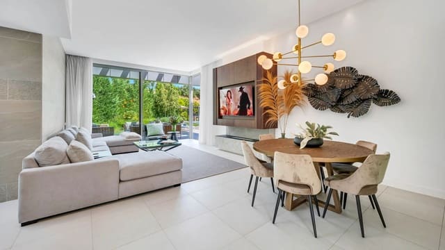 5 bedroom Villa for sale in El Paraiso, Estepona - € 2,595,000 (Ref: 9468398)