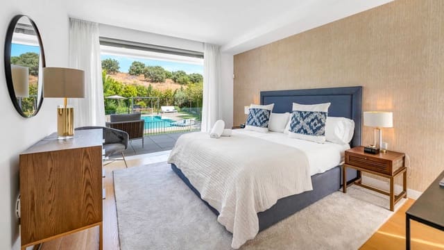 5 bedroom Villa for sale in El Paraiso, Estepona - € 2,595,000 (Ref: 9468398)