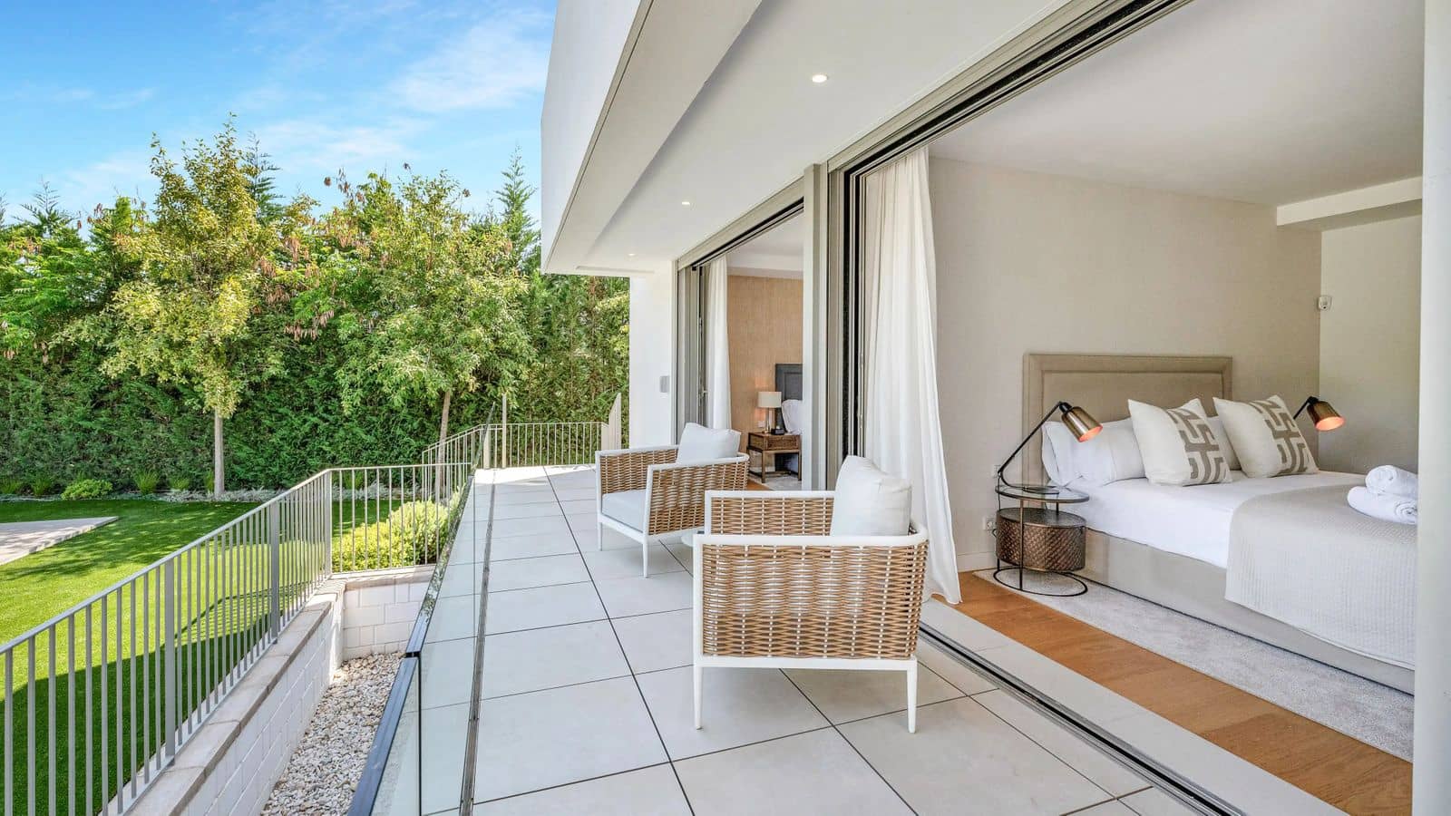 5 bedroom Villa for sale in El Paraiso - € 2,595,000 (Ref: 9468398)