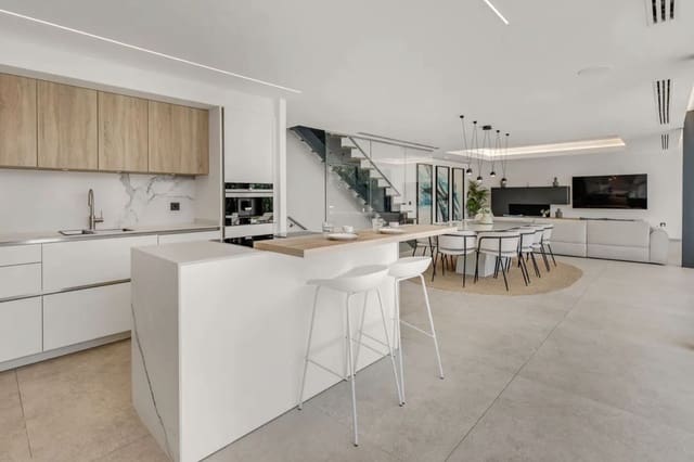 Chalet de 4 habitaciones en Artola, Marbella en venta - 1.895.000 € (Ref: 9468399)