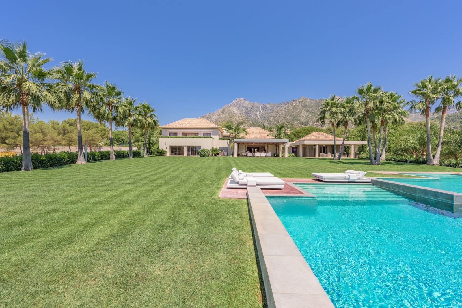 9 slaapkamer Villa te koop in Golden Mile - € 14.995.000 (Ref: 9468401)