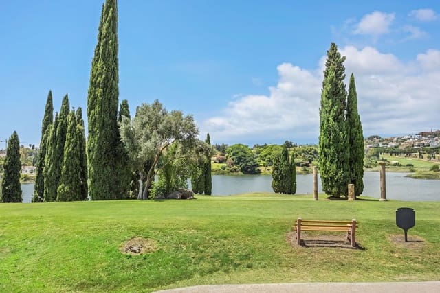 1 sypialnia Apartament na sprzedaż w Los Flamingos, Benahavís - 445 000 € (Ref: 9468403)