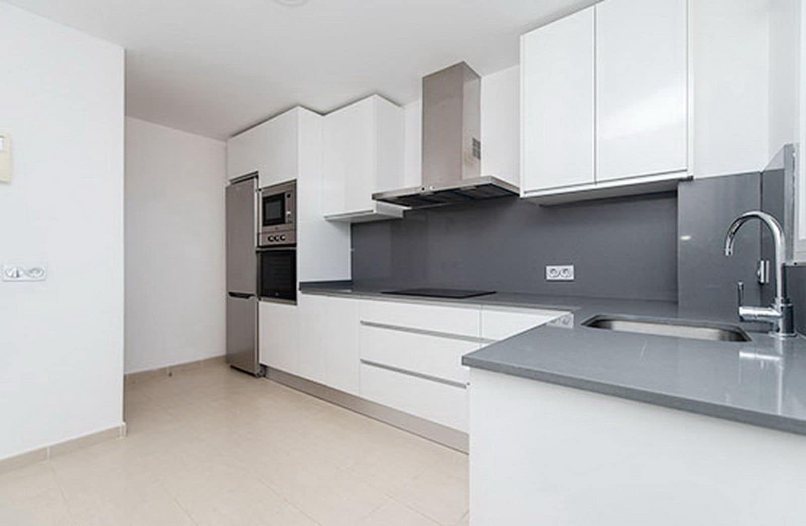 3 sypialnia Penthouse na sprzedaż w Manilva - 327 800 € (Ref: 9468407)