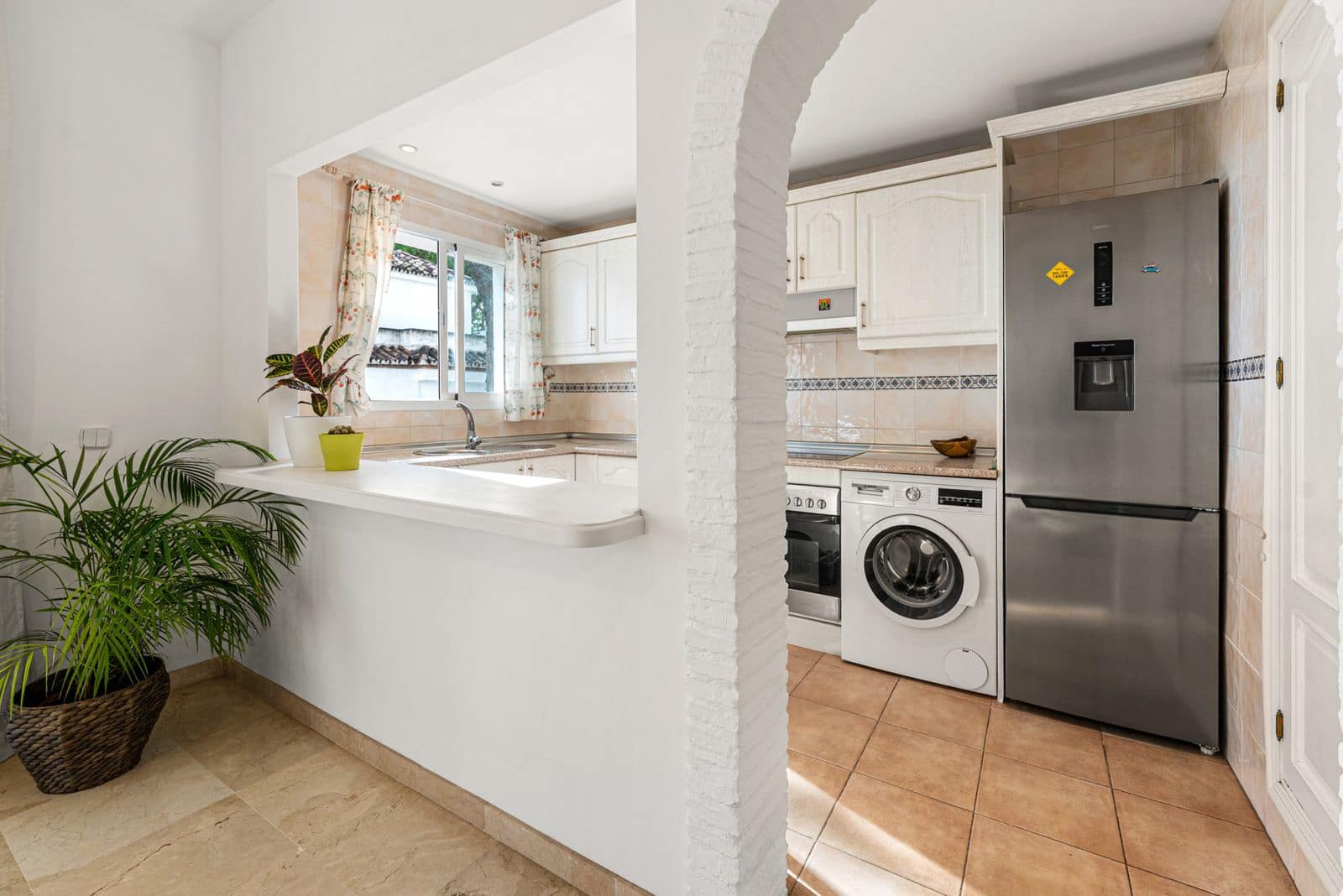 2 bedroom Apartment for sale in Nueva Andalucia - € 399,000 (Ref: 9468412)