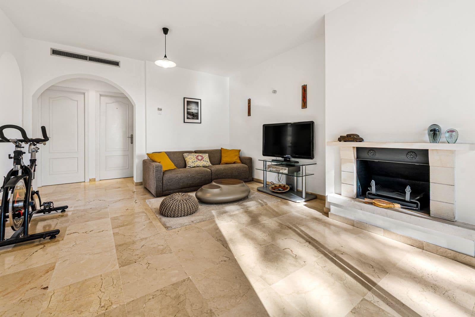 2 bedroom Apartment for sale in Nueva Andalucia - € 399,000 (Ref: 9468412)