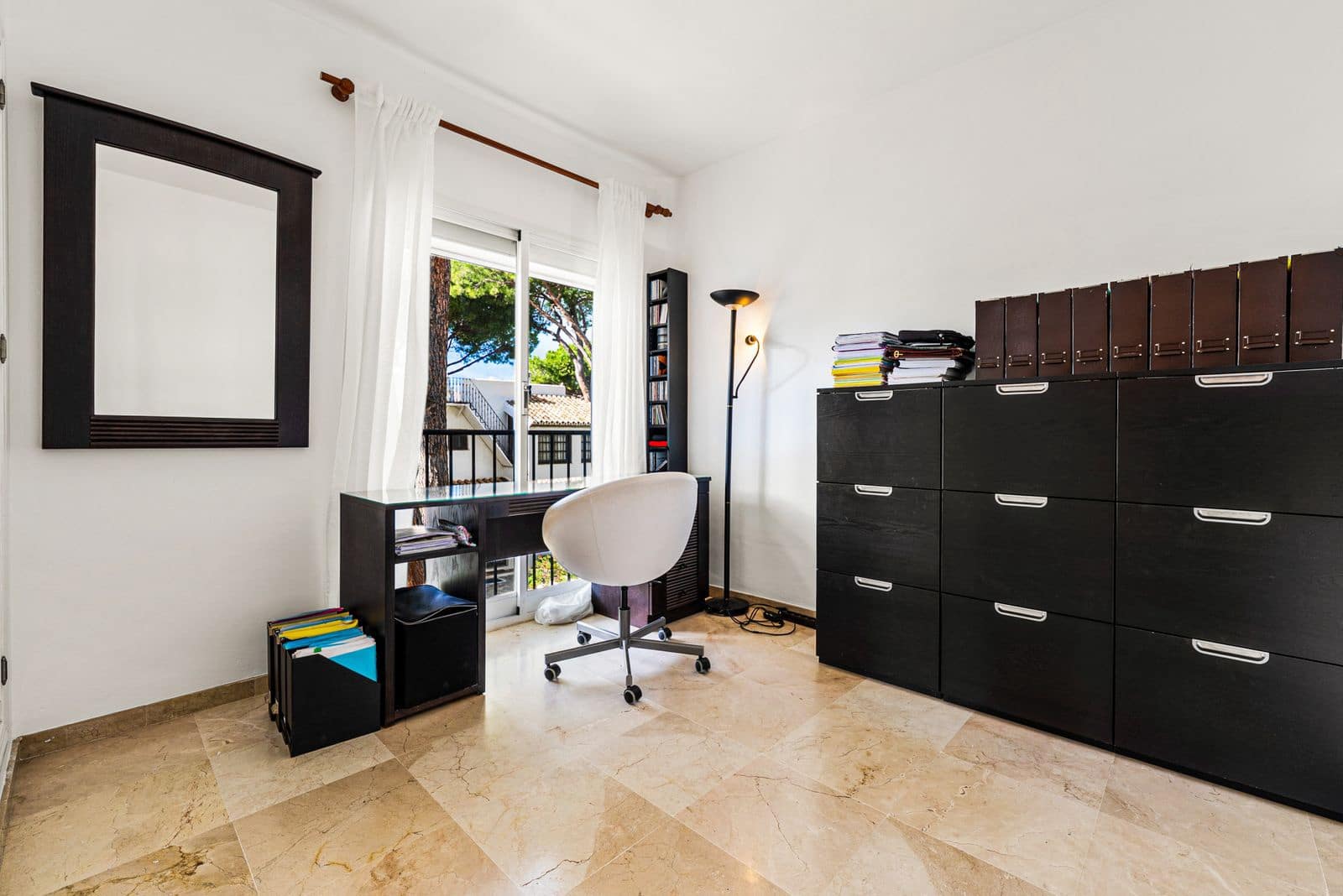 2 bedroom Apartment for sale in Nueva Andalucia - € 399,000 (Ref: 9468412)