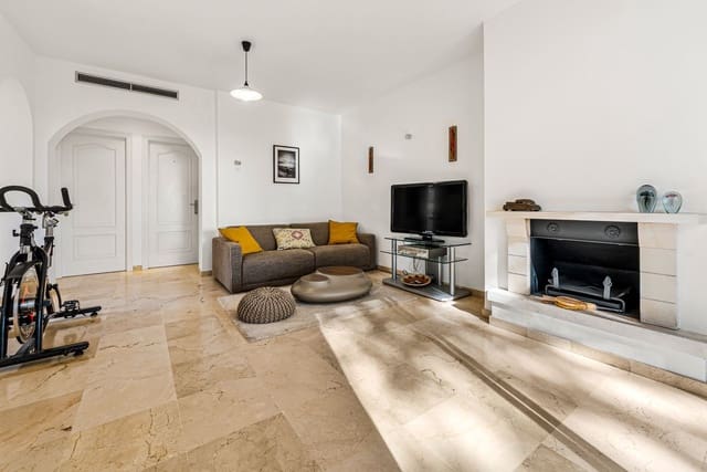 2 bedroom Apartment for sale in Nueva Andalucia, Marbella - € 399,000 (Ref: 9468412)