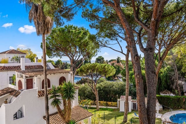 2 bedroom Apartment for sale in Nueva Andalucia, Marbella - € 399,000 (Ref: 9468412)