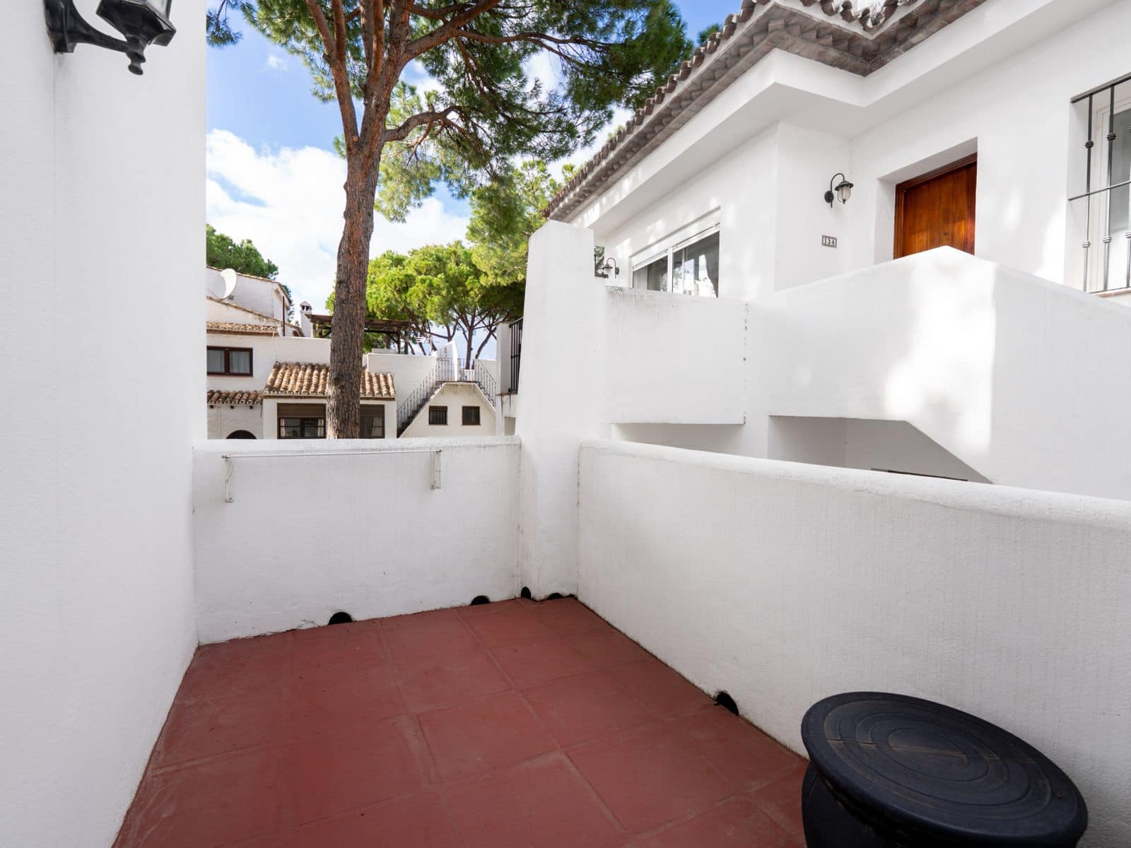 2 bedroom Apartment for sale in Nueva Andalucia - € 399,000 (Ref: 9468412)